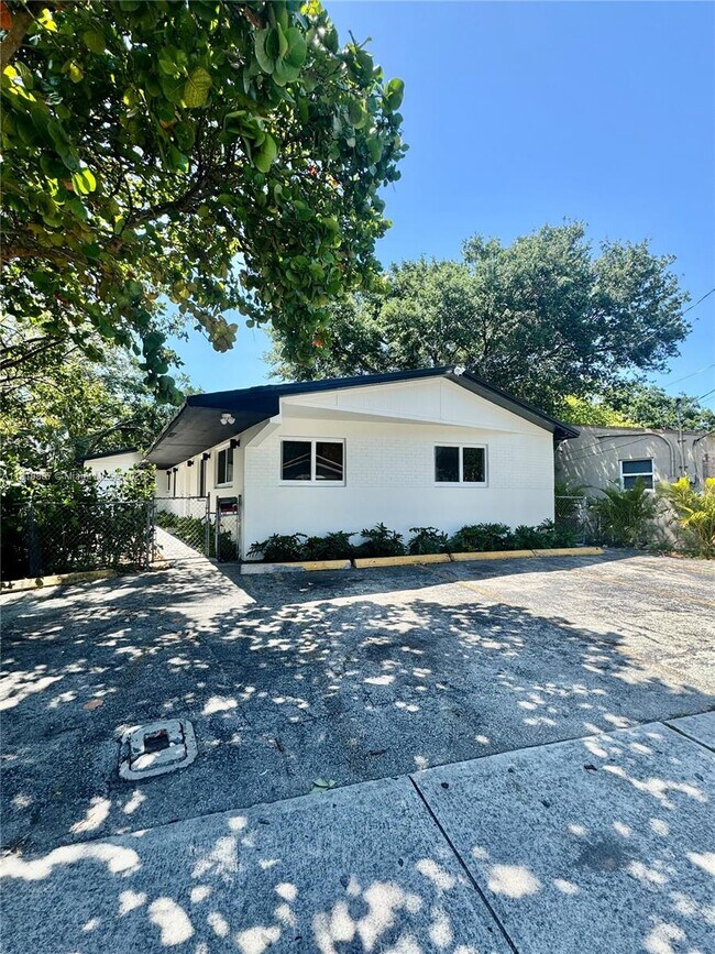 Primary Photo - 111 NW 7th Ave