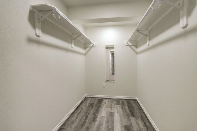 Building Photo - 1051 Gardenia Dr