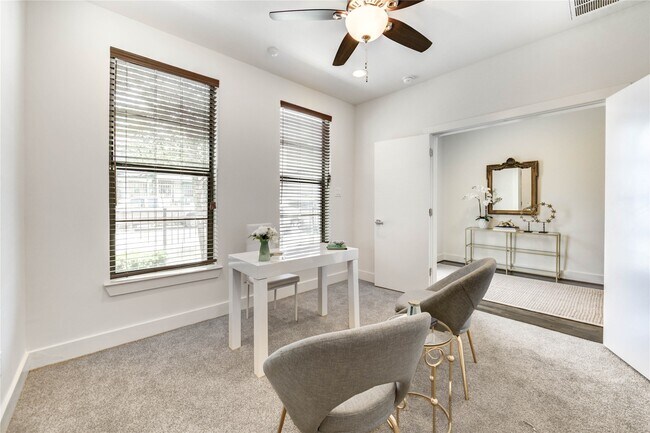 Primary Photo - 1706 Alamo St