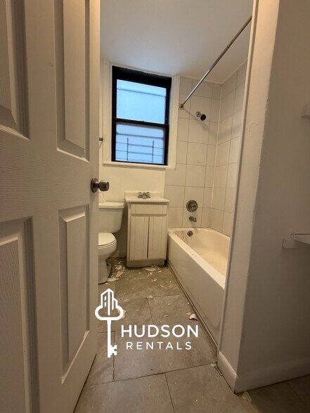 114 Neptune Ave 2R - 115 Neptune Ave