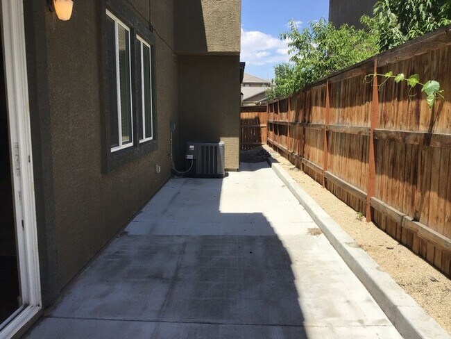 Building Photo - 6735 Russian Thistle Drive