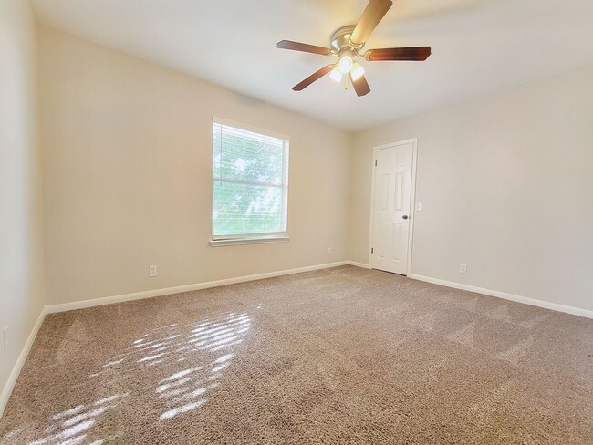 Building Photo - Beautiful Single Family - 4/BR 2.5/BA