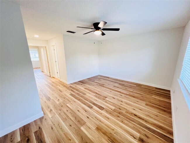 Building Photo - 9614 Ravensworth Dr