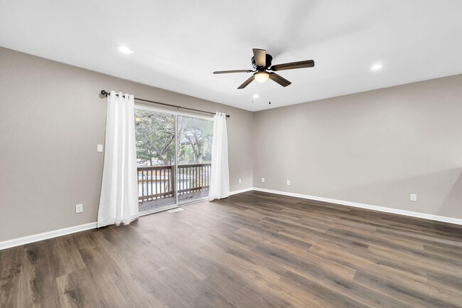 Building Photo - 200 White St