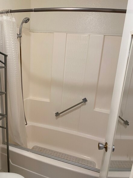 Bath. Washer /dryer in unit - 3018 Via Buena Vis