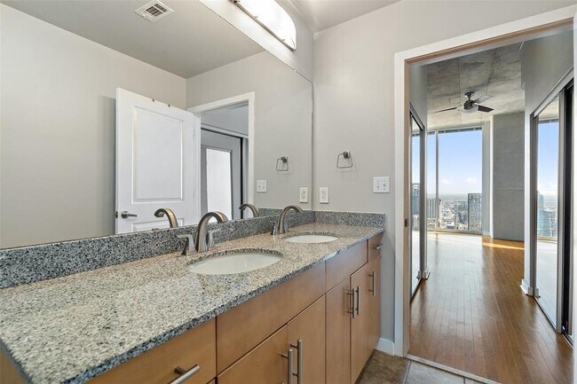 Building Photo - 360 Nueces St