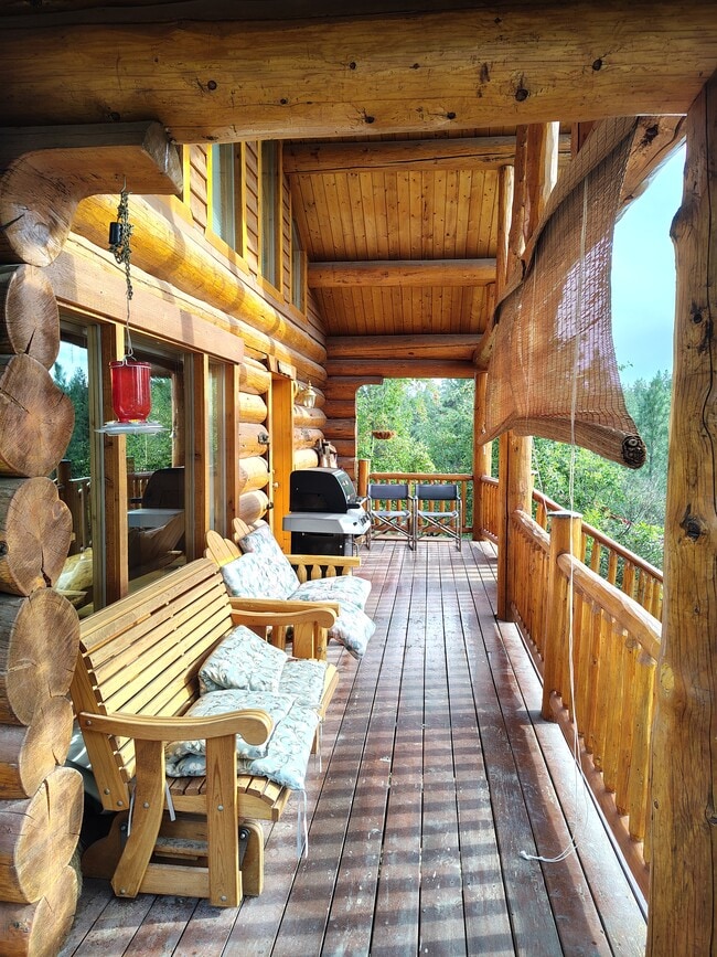 Building Photo - Therault Lake Log Home