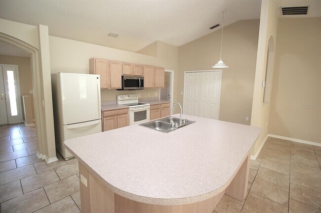 Building Photo - 32 Ryding Ln