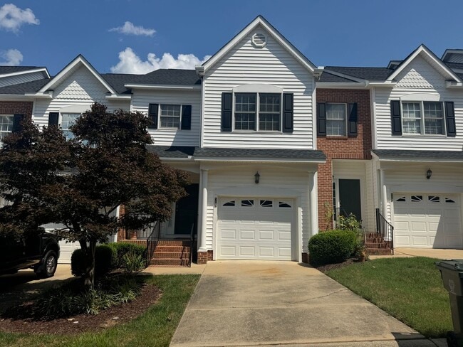 Primary Photo - 2 Bedroom, 2 1/2 Bath Townhouse in Raleigh...