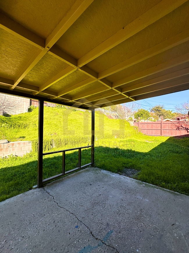 Building Photo - 3855 Via Mondo