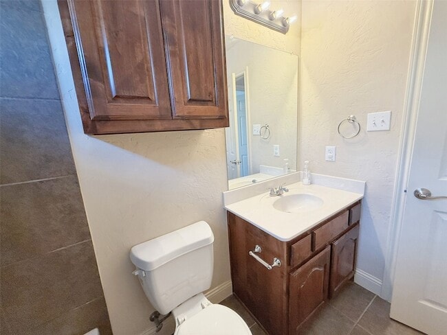 Building Photo - 6413 Fitzgerald Dr