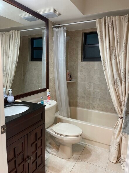 Building Photo - 7942 Lexington Club Blvd