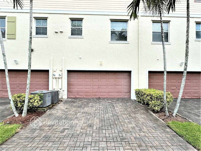 Building Photo - 4119 Parkside Dr