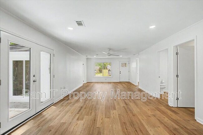 Building Photo - 106 Holcomb St