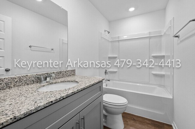 Building Photo - Stunning Newer Construction in Fayetteville!