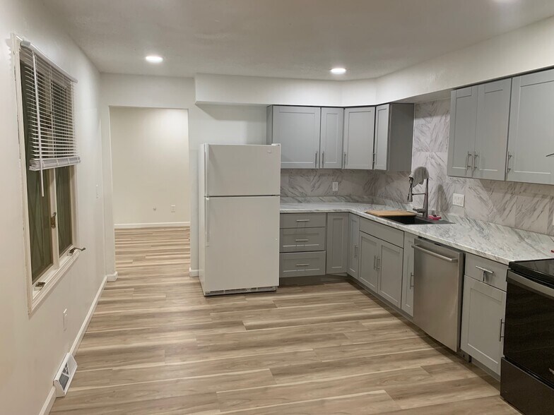 Building Photo - 5141 Inland Dr