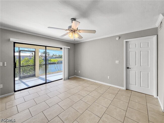 Building Photo - 4530 SW 10th Ave