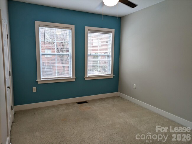 Building Photo - 234 Harbour Pl Dr