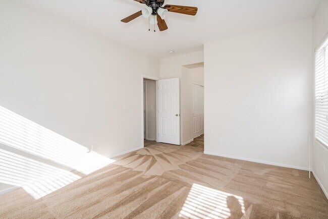 Building Photo - 4924 White Jade St