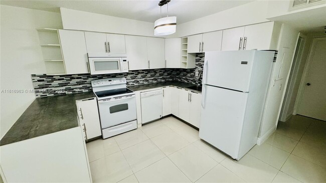 Primary Photo - 1120 102nd St
