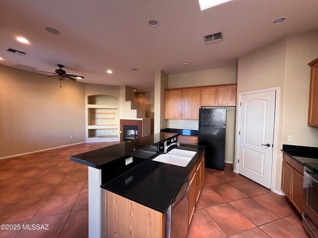 Building Photo - 13451 E Ace High Dr