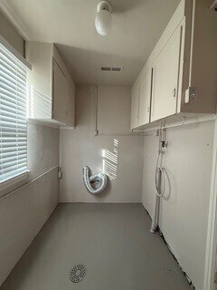 Building Photo - Beautifully renovated single story 2b/1b