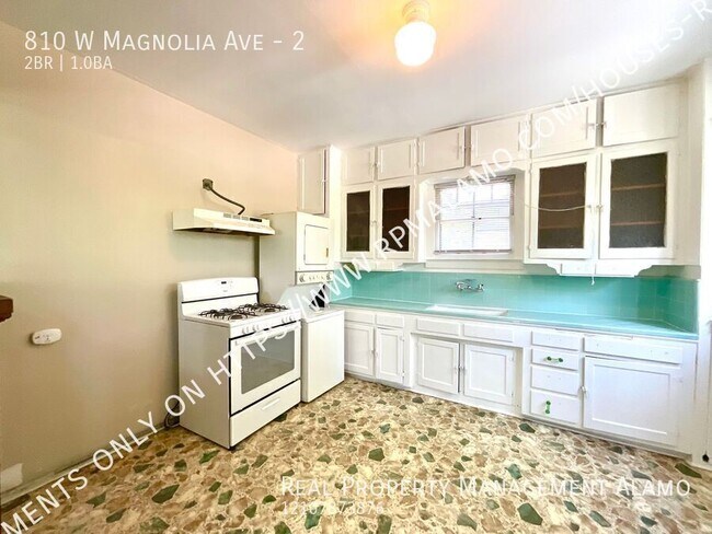 Building Photo - 810 W Magnolia Ave