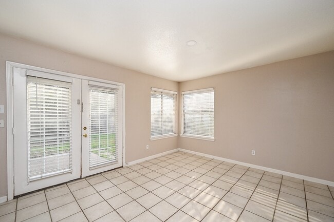 Building Photo - 1531 Grand Jct Dr