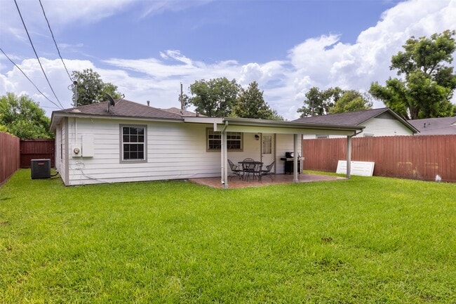 Building Photo - 519 Guyer St