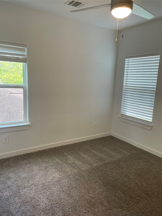 Building Photo - 5314 Longmeadow St