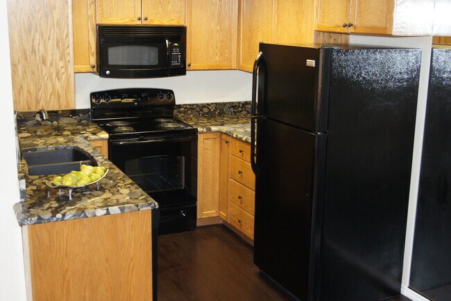 Building Photo - 777 S 400 E