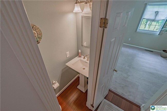 Building Photo - 4531 N Hedgerow Dr