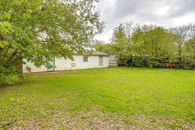 Building Photo - 3537 Half Moon Dr