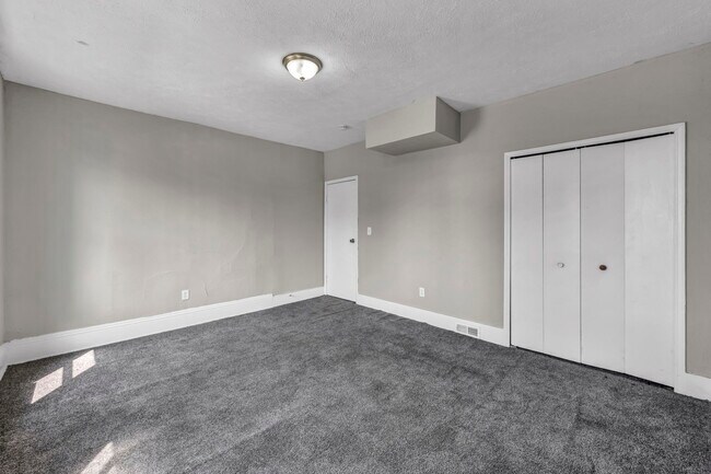 Building Photo - 3369 E 49th St