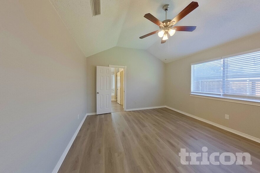 Building Photo - 1402 Baker Dr