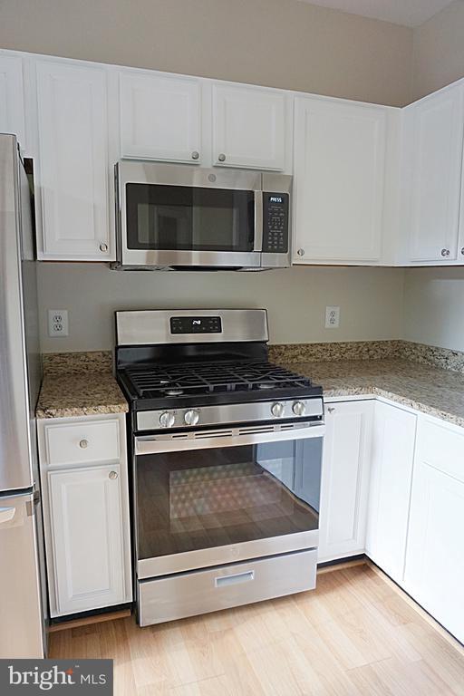 Building Photo - 20601 Duck Pond Pl