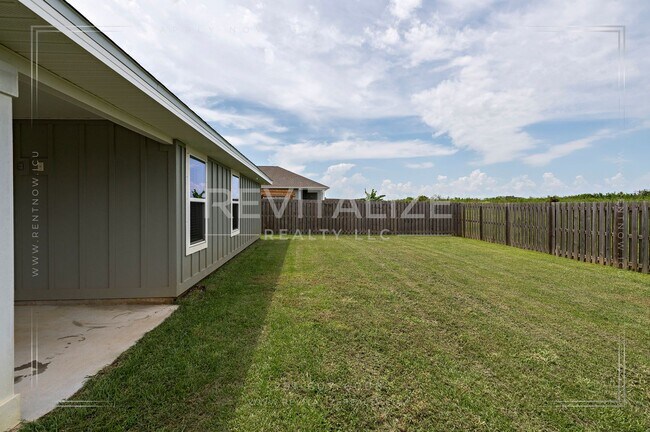 Building Photo - 1097 Hayward Lp