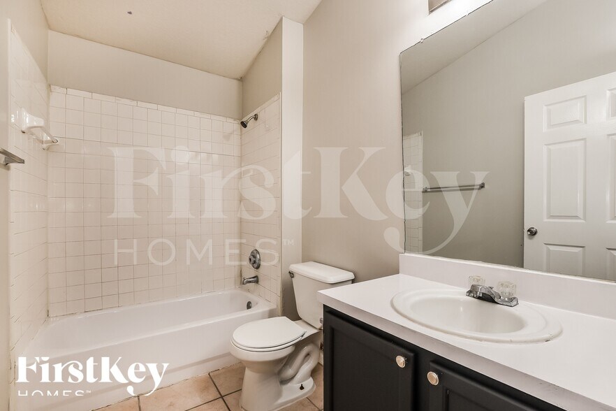 Building Photo - 7432 Little Pond Ct