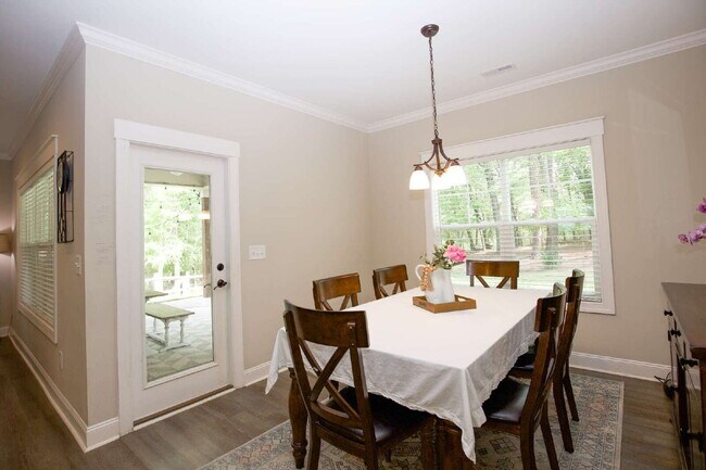 Building Photo - "Charming 4-Bedroom Retreat with Fireplace and 3 Full Baths in Aberdeen!"