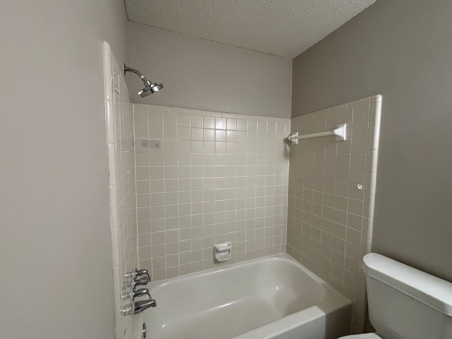 Building Photo - 3104 Ingleside Dr