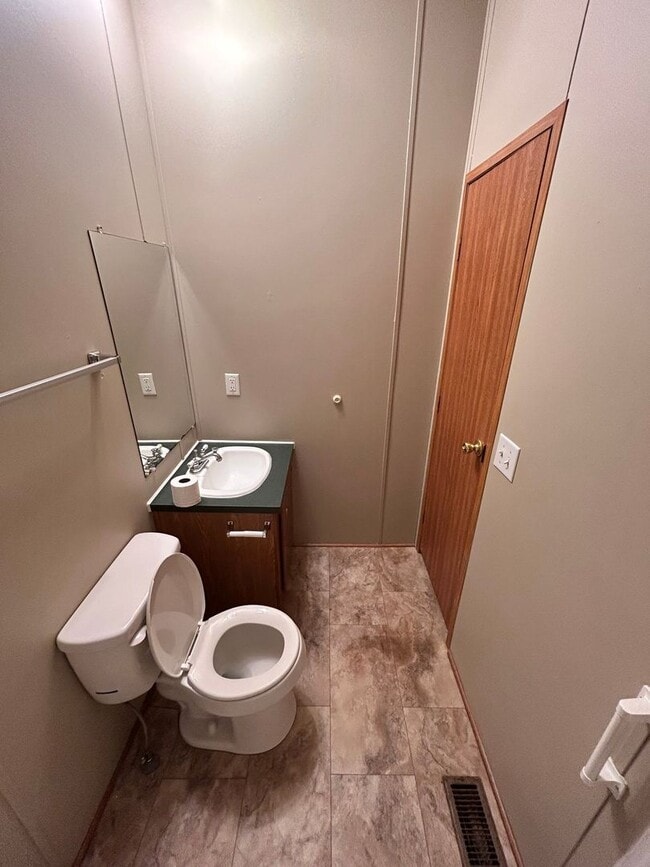 Building Photo - COZY 3 BR 2 BA located in Mount Holly  ***RENT SPECIAL : 1/2 OFF FIRST MONTH OF RENT!!!