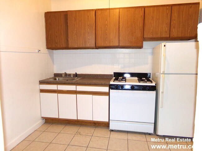 Building Photo - 1328 W Estes Ave