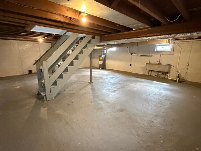 Building Photo - 864 Eden Rd