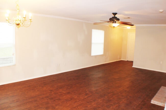 Building Photo - Great One story home in Enclave and Willow...