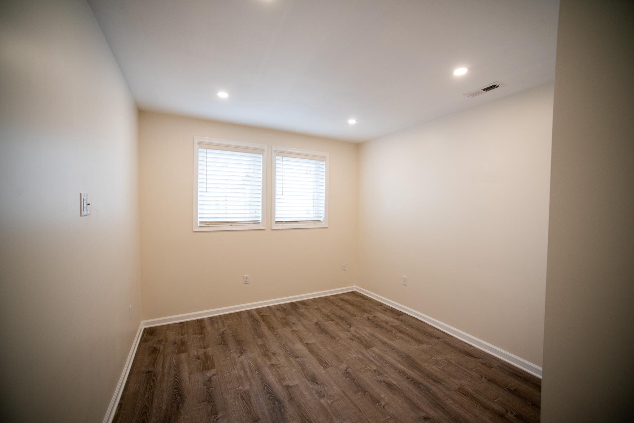 Building Photo - 2049 Snyder Ave