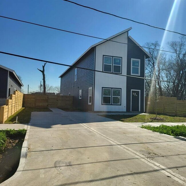 Primary Photo - 5606 Tommye St