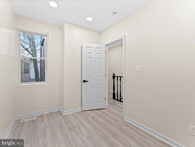 Building Photo - 2211 Pierce St