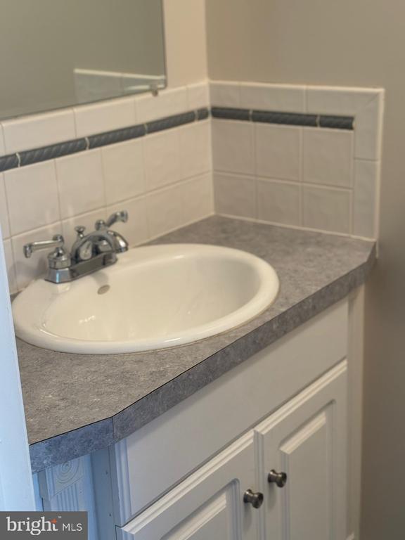 Building Photo - 606 S Belnord Ave