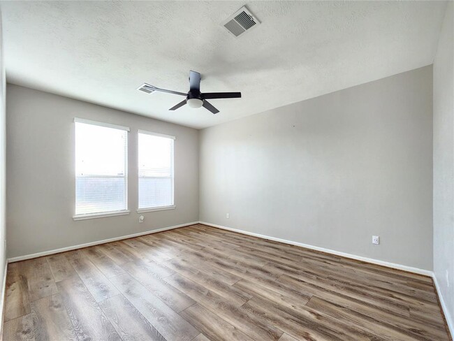 Building Photo - 21827 Sierra Long Dr