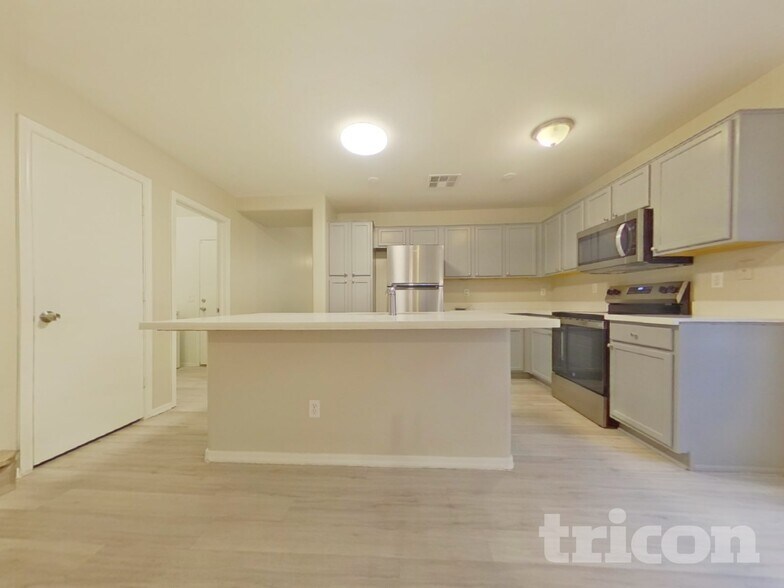 Building Photo - 1368 S 228th Dr